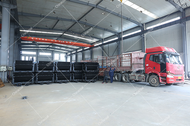 China Coal Group A Batch Of Hydraulic Props, Flat Cars Mining Equipment Sent Nationwide